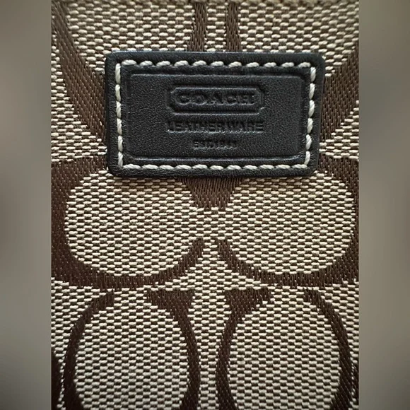 Coach | Wristlet! - Picture 4 of 11